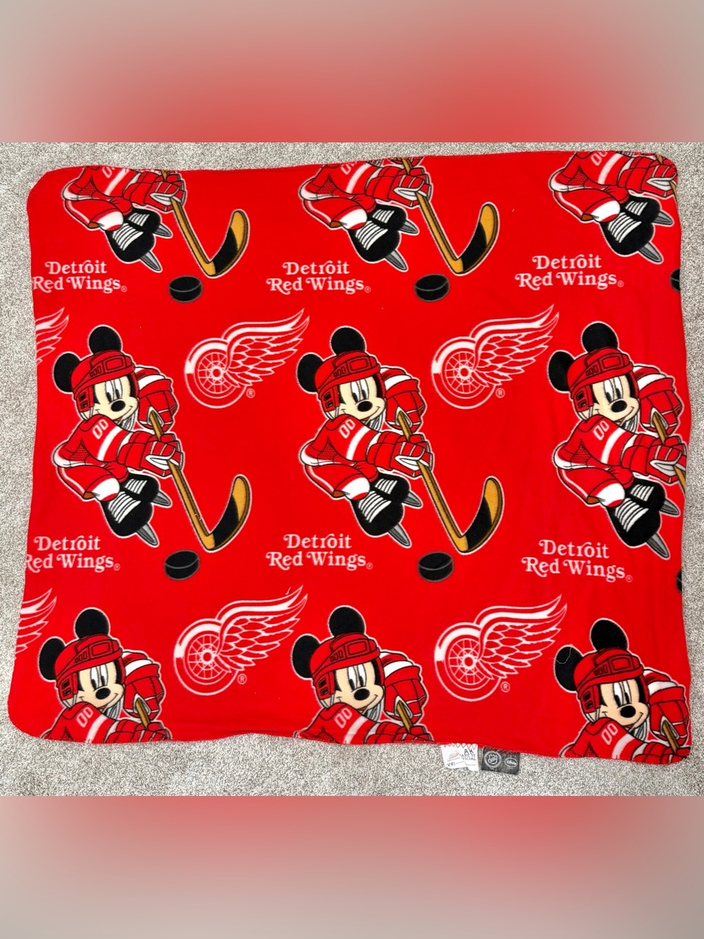 DISNEY x NHL DETROIT RED WINGS MICKEY MOUSE Fleece Throw Blanket